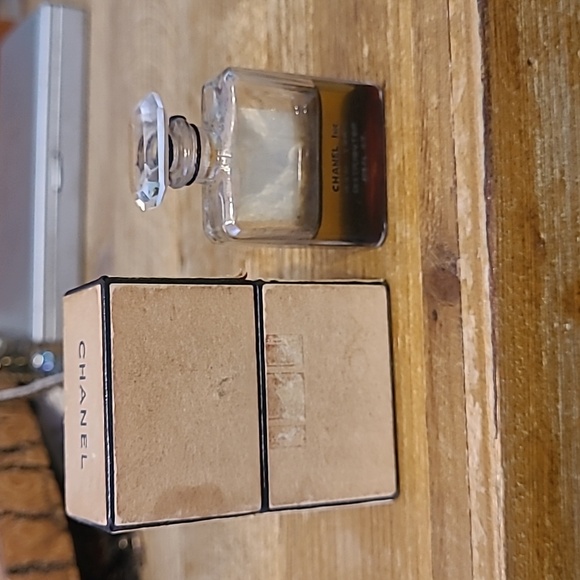 Vintage number 5 Chanel miniature glass perfume bottle with box - Picture 3 of 7